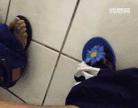 女人上厕所换卫生巾视频